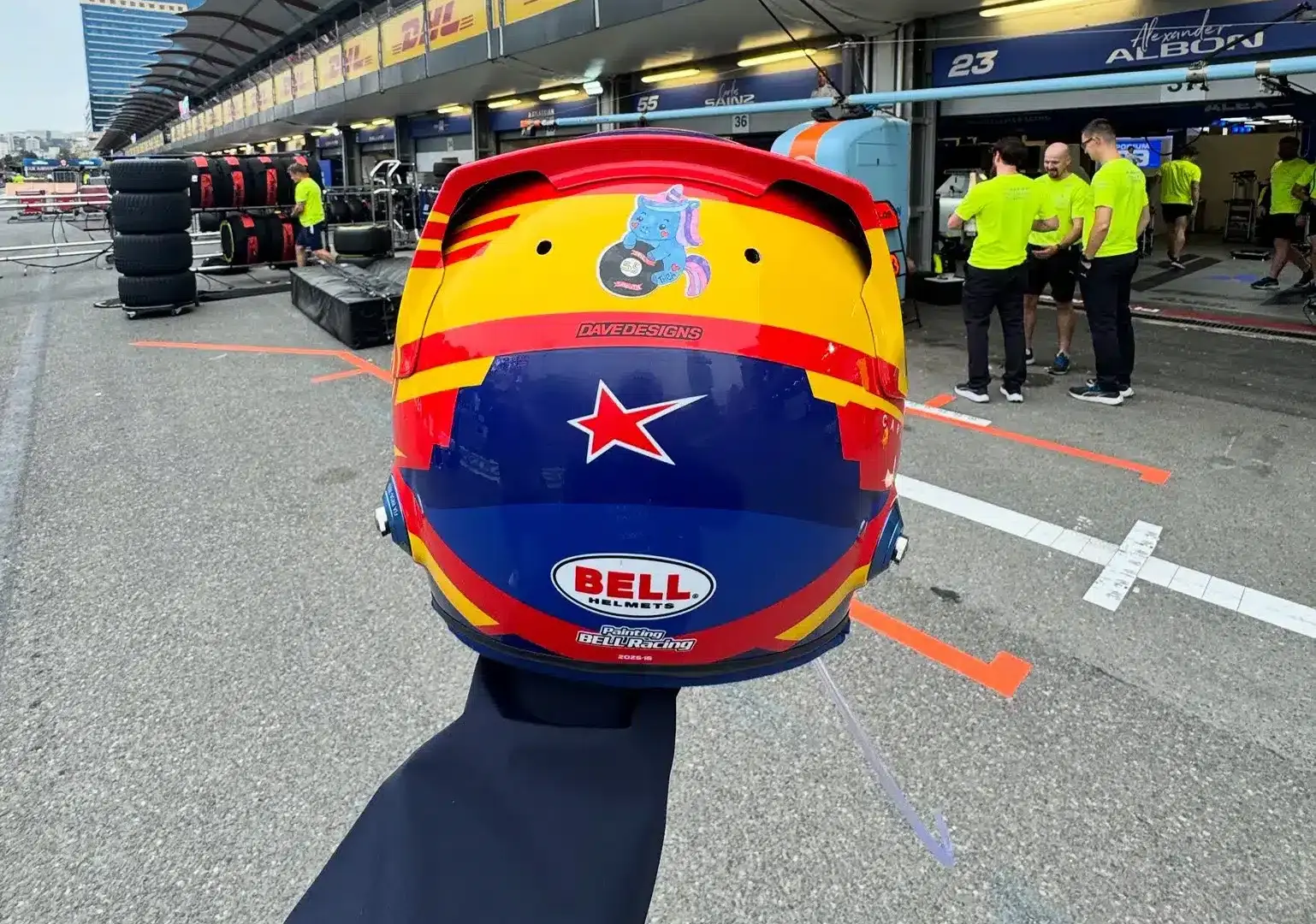 Az unikornisos kislány hozott szerencsét Sainznak? – így lett új kabalája a spanyolnak