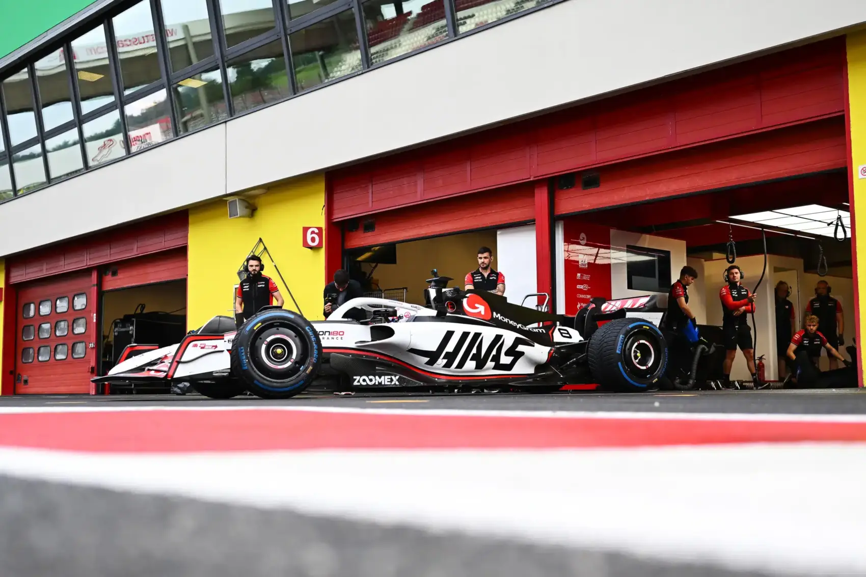 Díszsorfallal tisztelegtek Grosjean előtt a korábbi ellenfelek