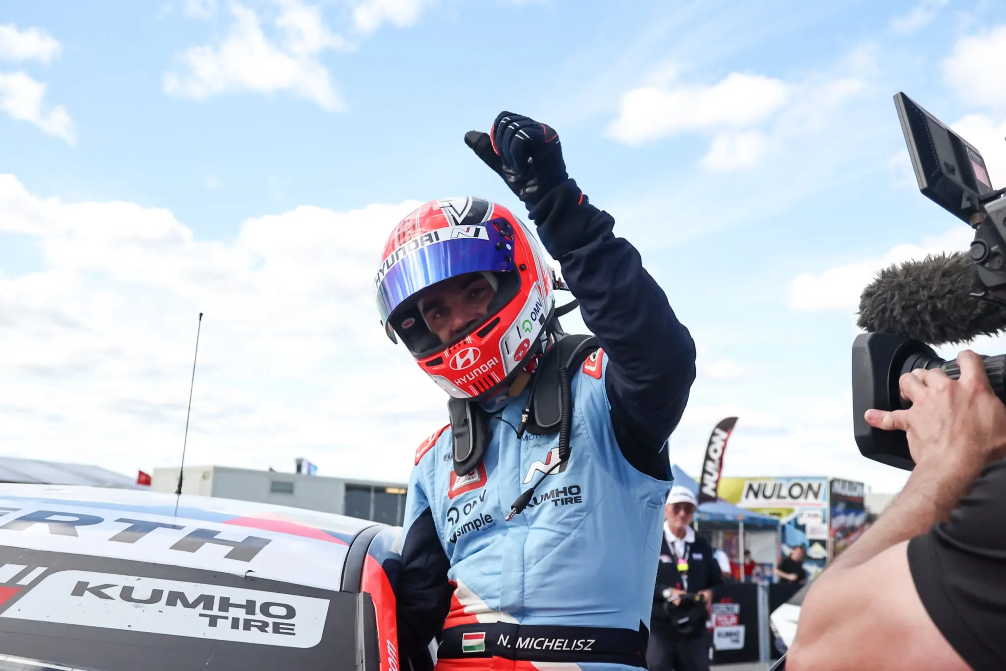 Hihetetlen módon nyert versenyt Michelisz Norbert 2 ezredmásodperces előnnyel