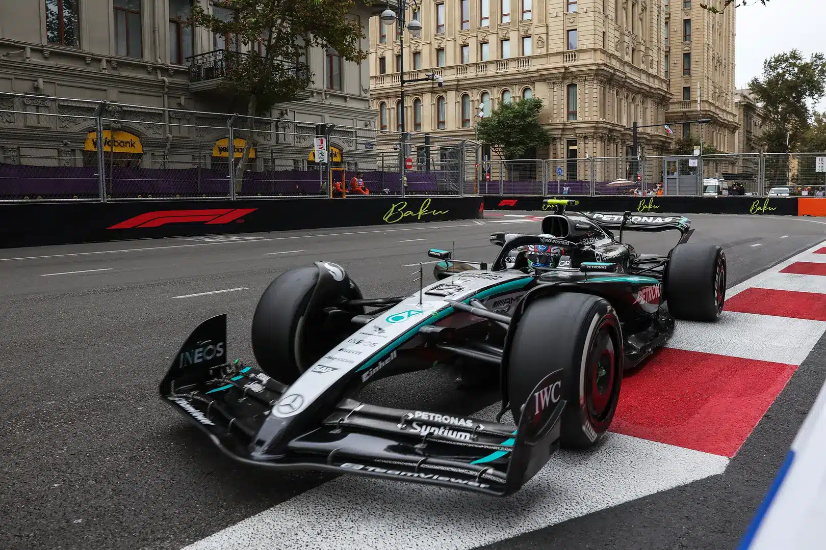 A Mercedes halkabb választ adott a Honda hangoskodásra