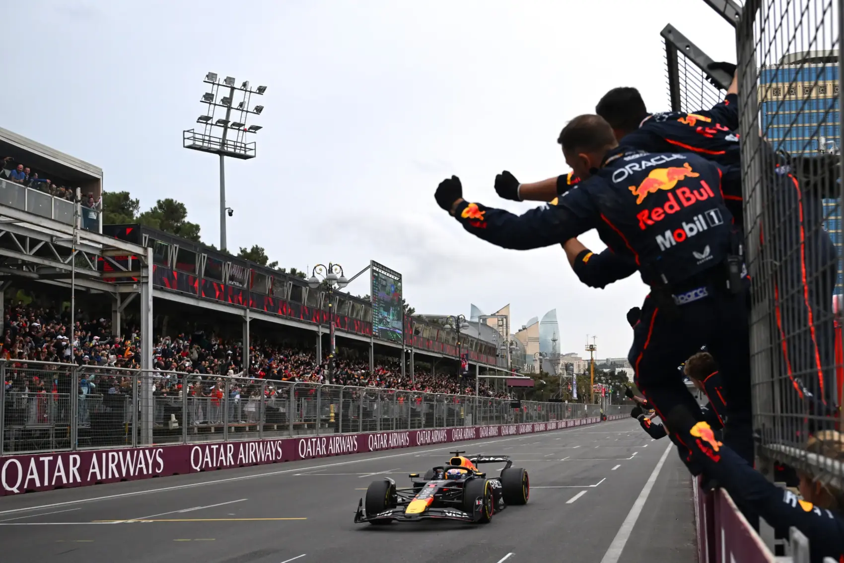 Sokatmondó megjegyzés adhat reményt a Verstappen vb-címében bízóknak