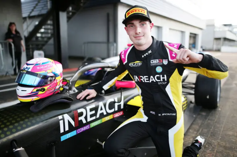 Daganatokat találtak a fiatal autóversenyző szervezetében, azonnal fel kell függesztenie a karrierjét