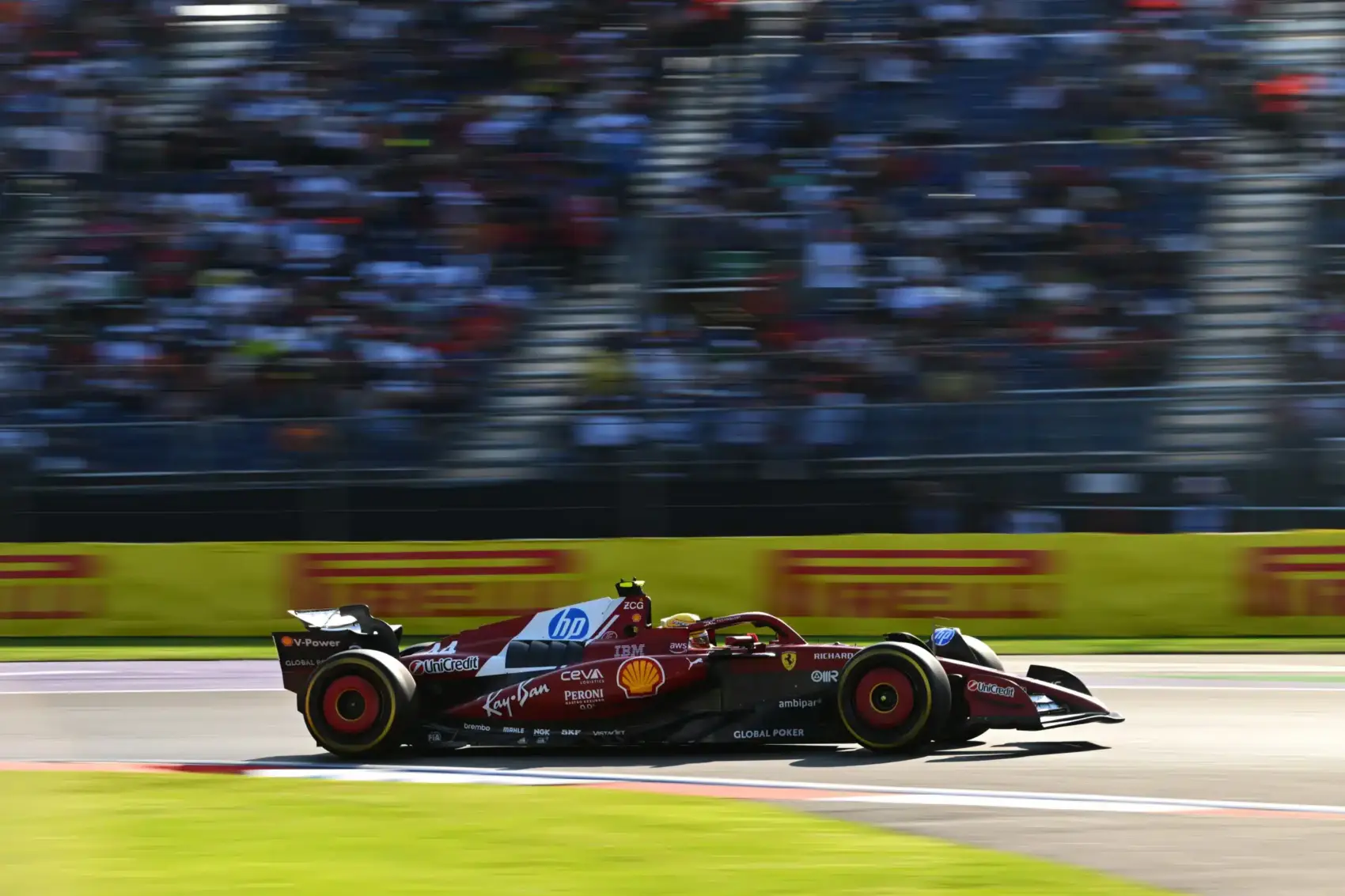 A győzelemre törő Hamilton tökéletesnek érzi a 3. helyet