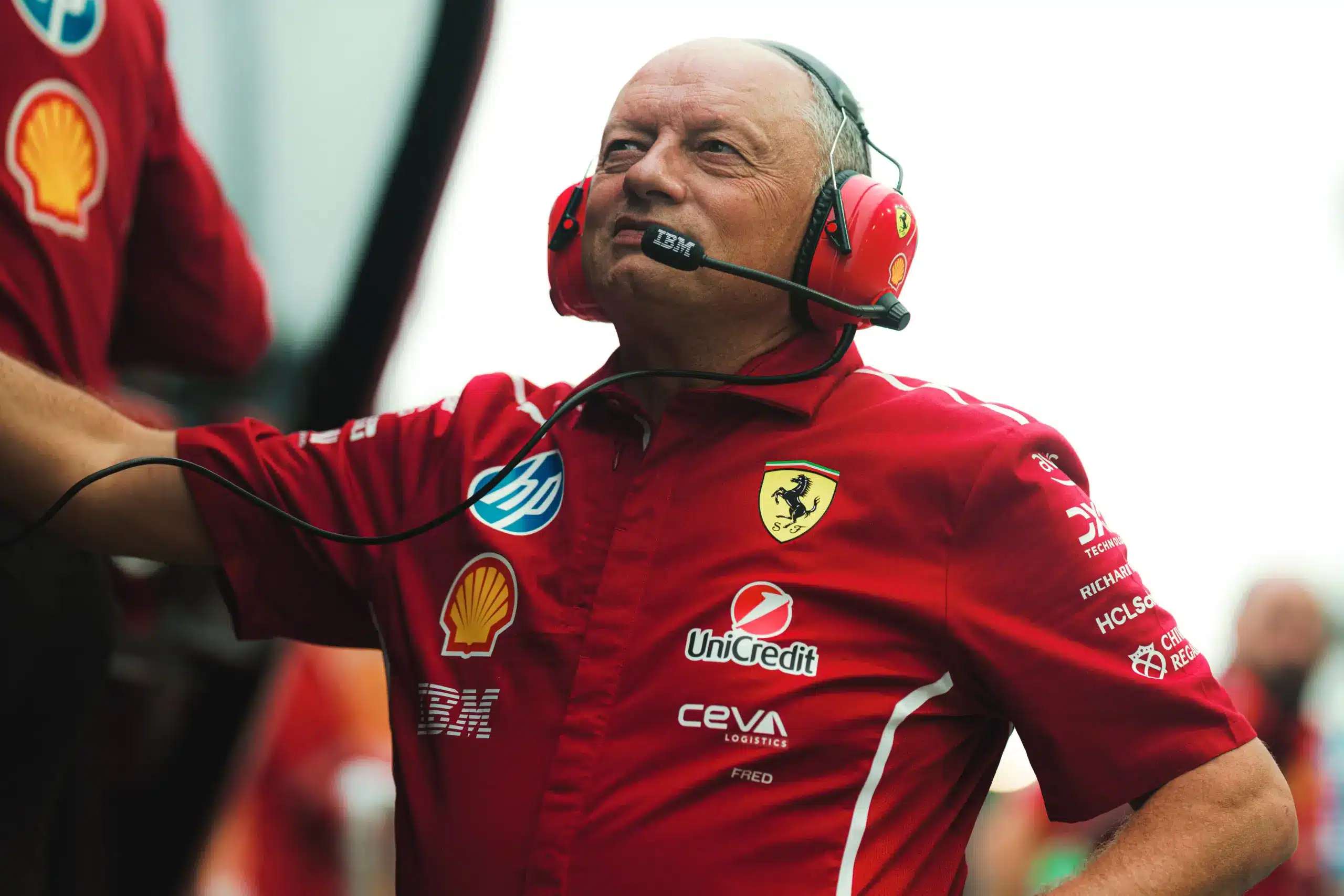 A Ferrari csapatfőnöke szerint a riválisaik panaszkodásra utasították a pilótáikat?
