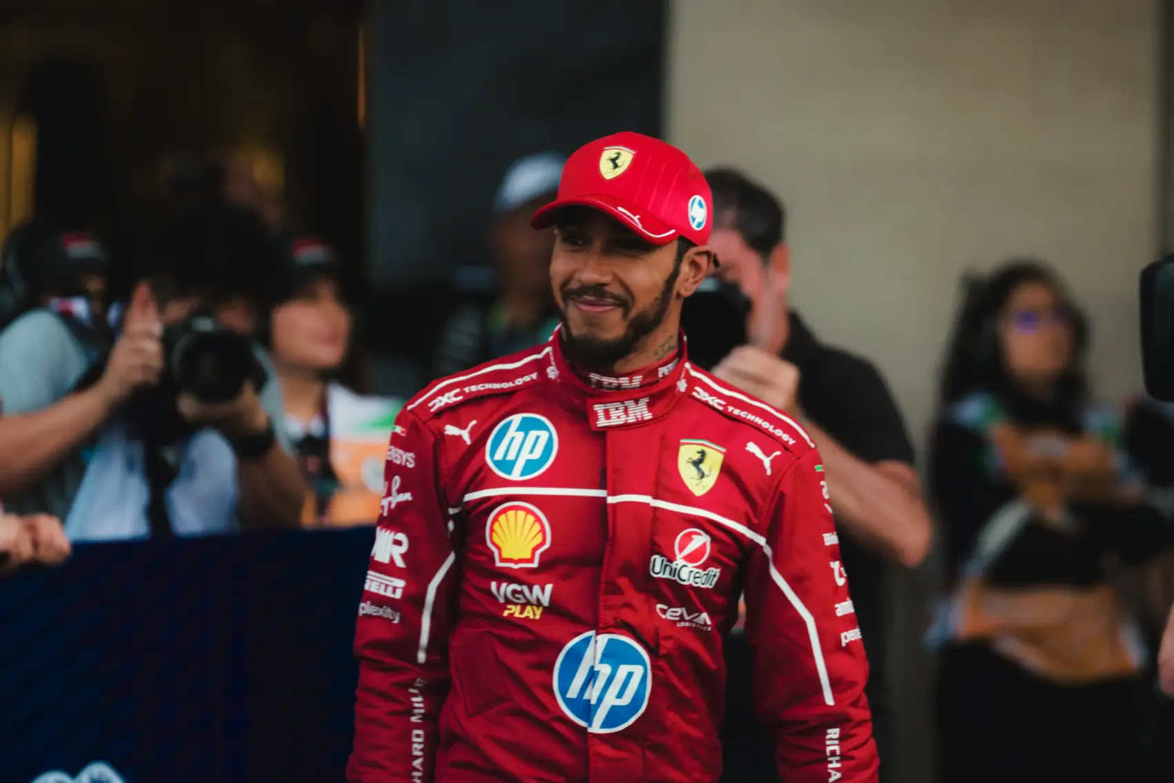 Hamiltont már nem csak a Ferrari jó megbeszélései teszik boldoggá