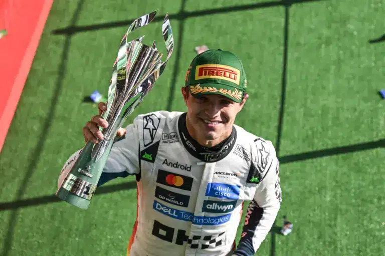 A kisdiáknak kinéző Norrist látva az egyik világbajnok még azt sem vette biztosra, hogy rendesen megnő