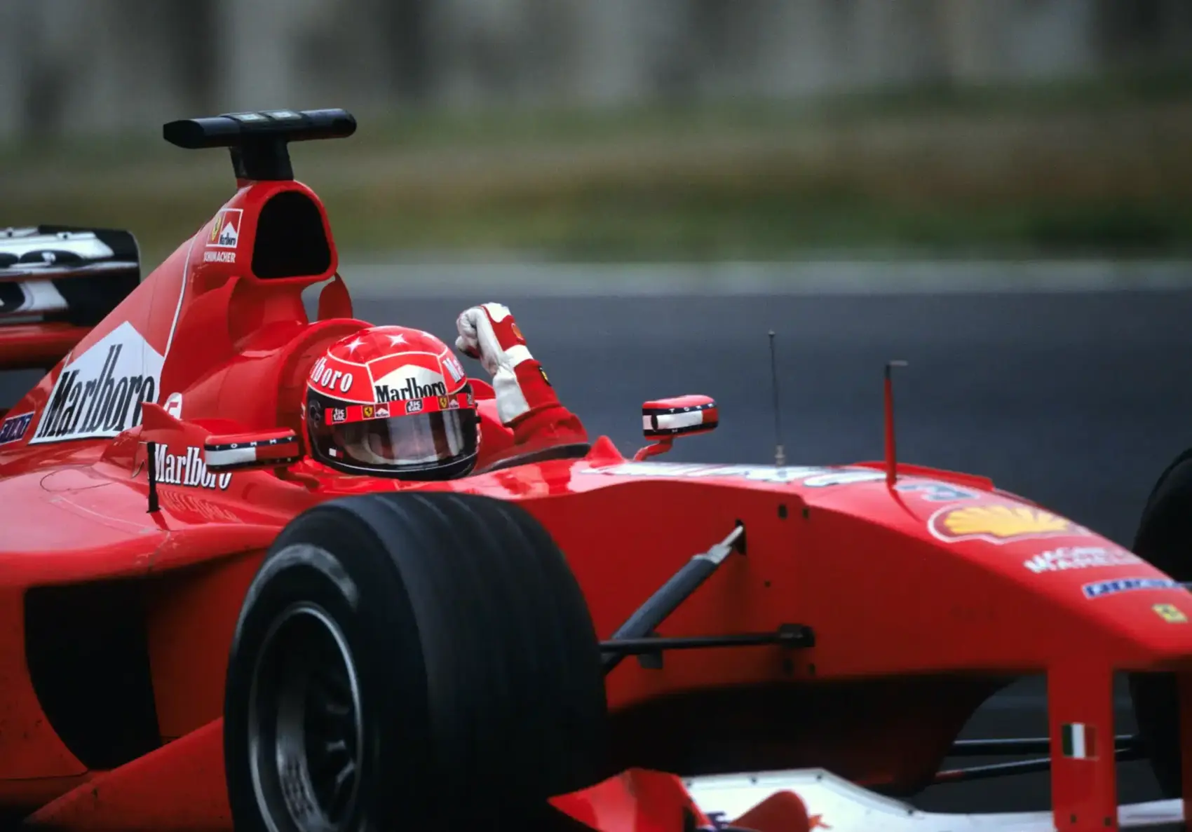 25 éves Schumacher élete futama, amivel visszahelyezte a Ferrarit a csúcsra