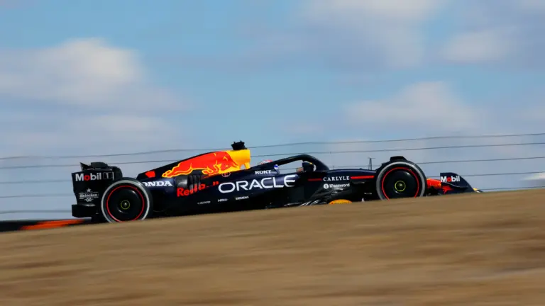 Verstappen legyőzte a McLareneket, de Hülkenberg hozta a pénteki időmérő meglepetését