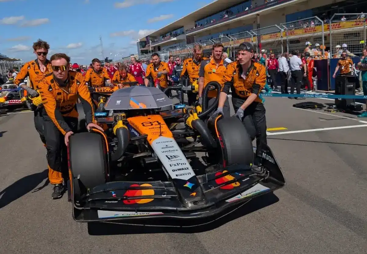 A McLaren rejtett üzenettel szólt be a trükköző Red Bullnak