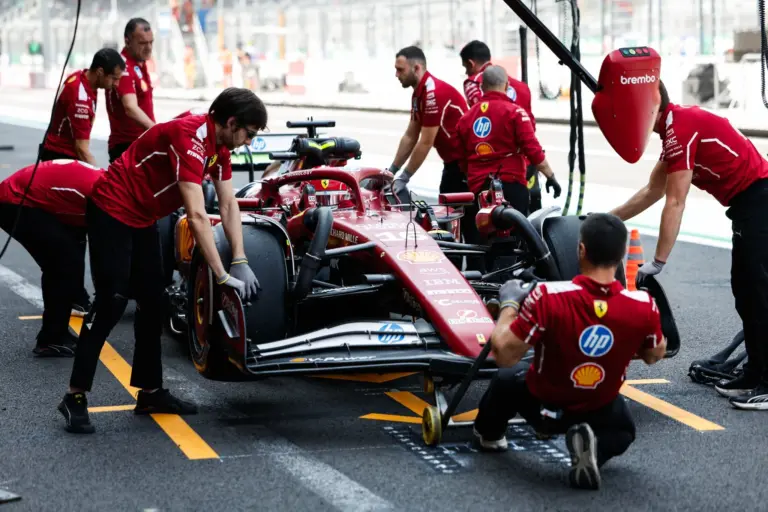 Leclerc kezdett az élen Mexikóban, a Red Bullban Verstappen helyettese is gyors