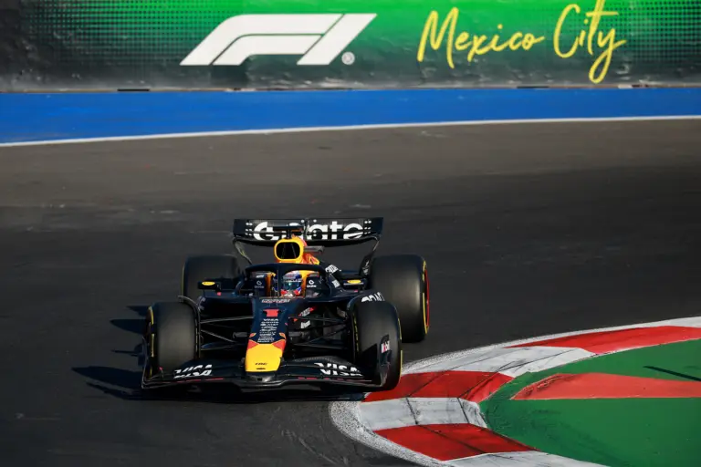 Újabb aggasztó előjel a McLarennek, Verstappen a mexikói péntek leggyorsabbja