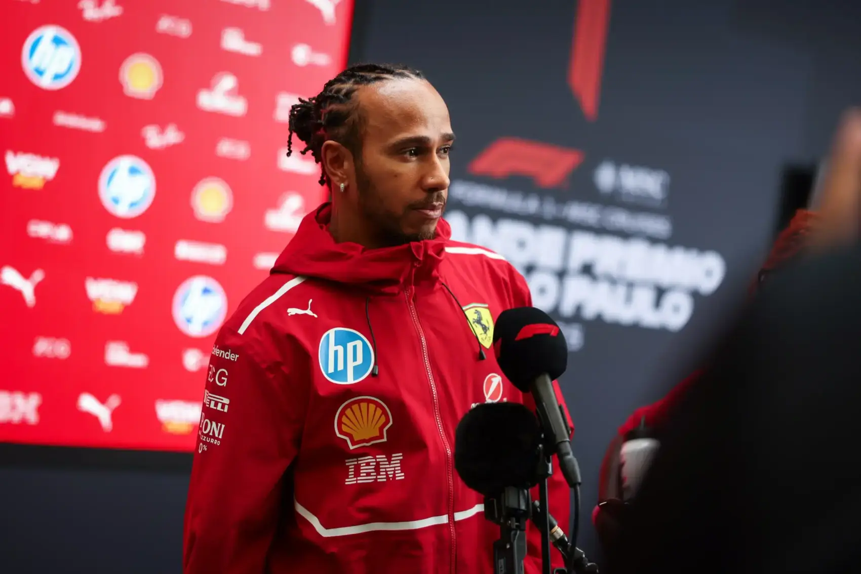Hamilton megint olyasmit kellett tegyen, amit mindenáron próbál elkerülni