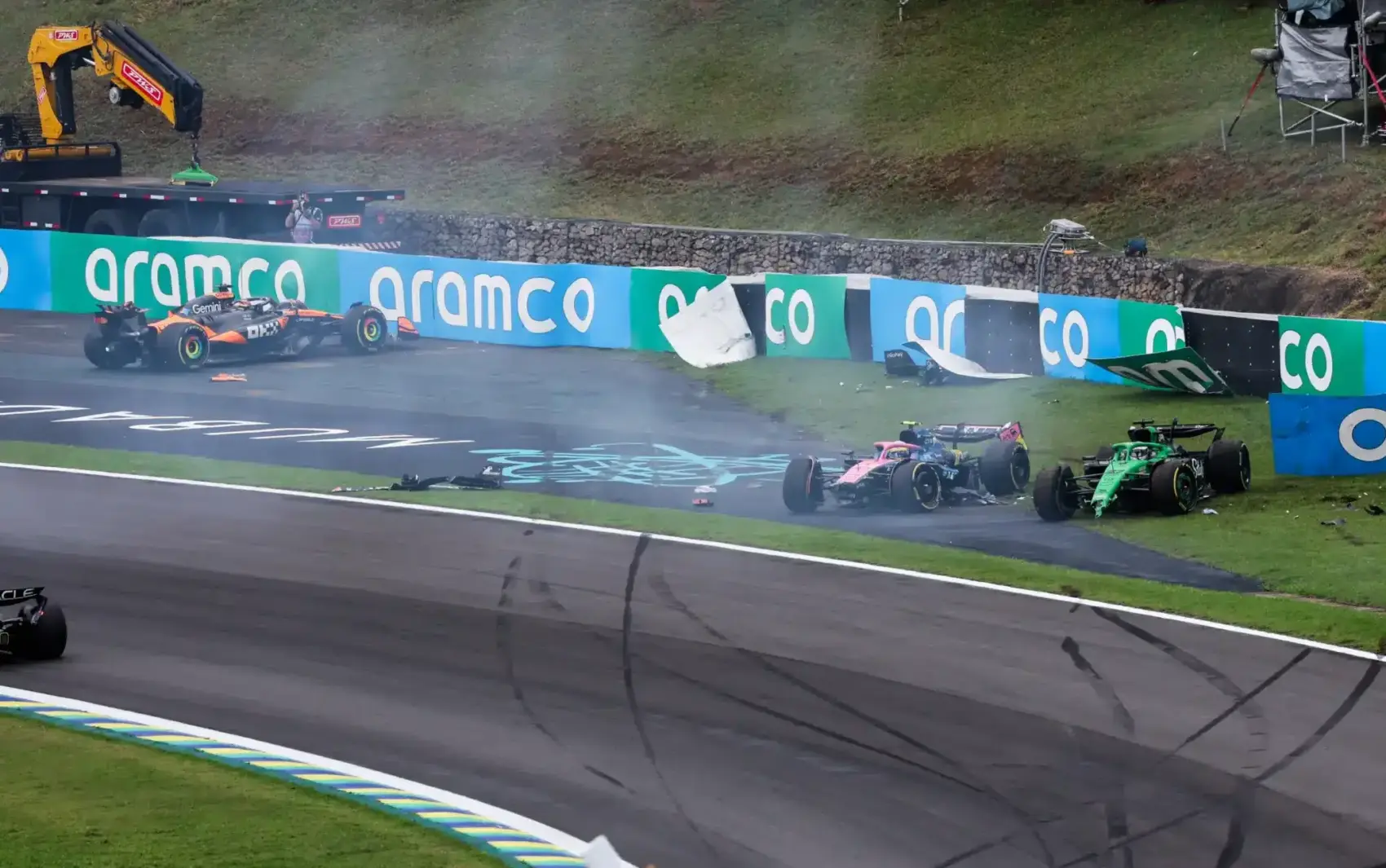 Betonvágóval estek neki a brazíliai F1-es pályának, hogy ne legyen újabb dráma