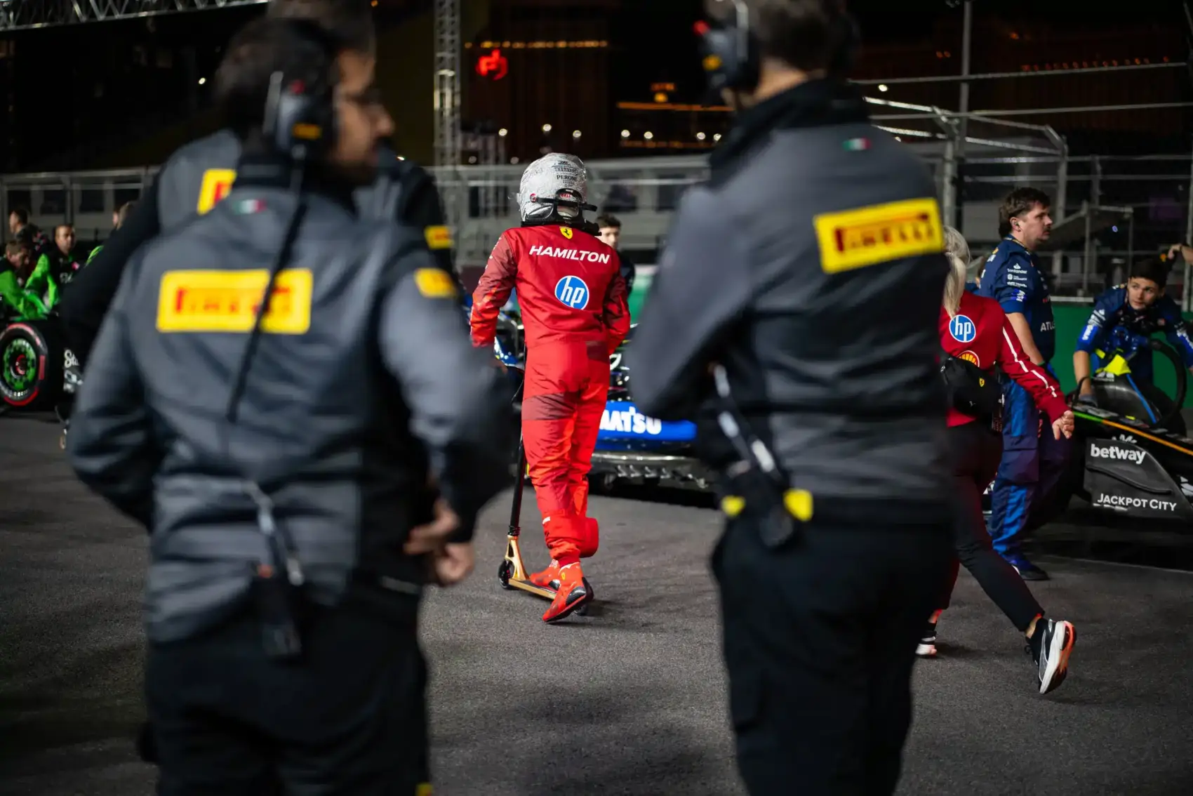 Hamiltonnál „valami elromlott”, „sürgős vizsgálat” kell