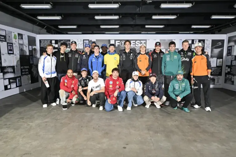 Senki nem úszta meg, hogy feladatot kapjon az újra F1-es versenyre látogató Vetteltől