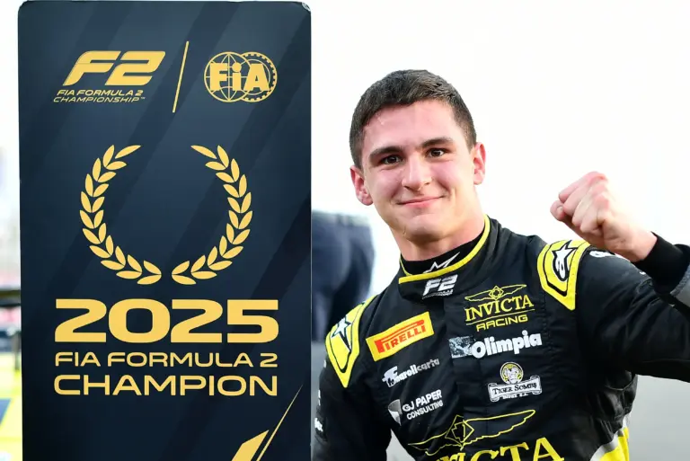 Egy fordulóval a vége előtt ünnepelhet a Forma–2 új bajnoka – és ezzel máris vakvágányra futott a karrierje?