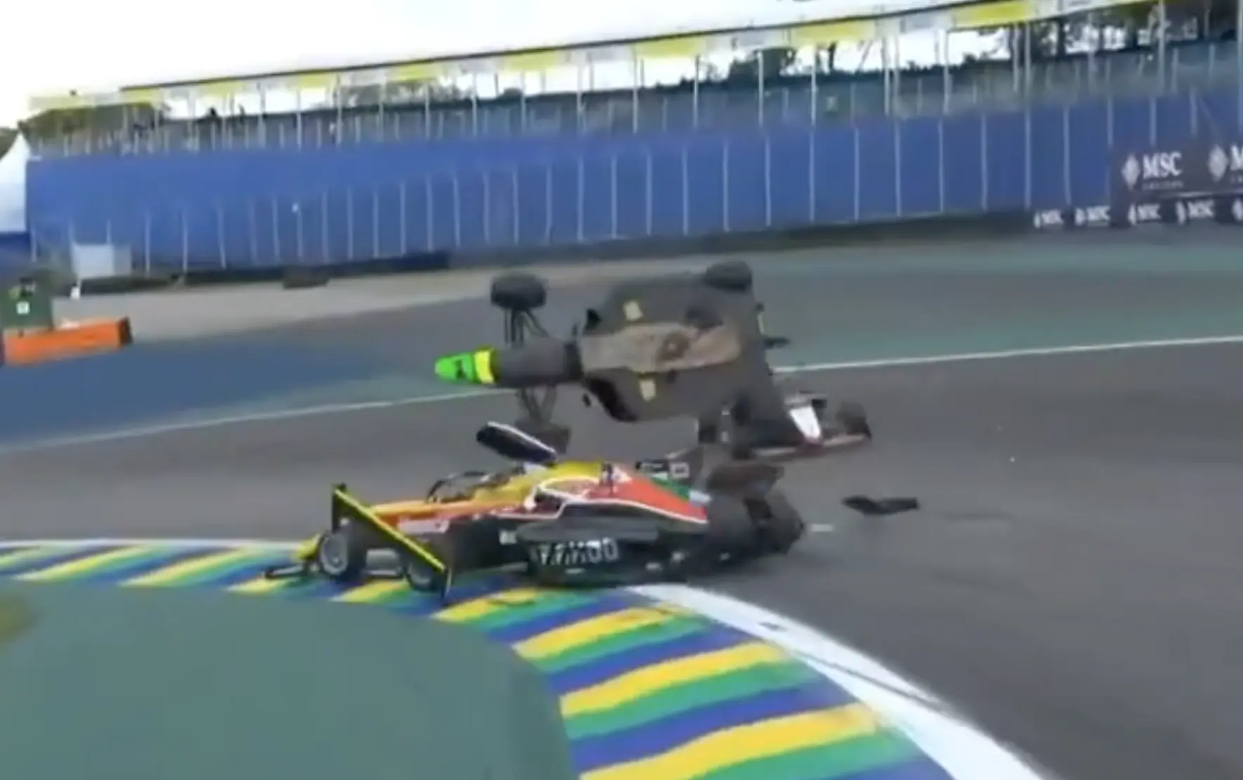 További ijesztő balesetek a brazíliai F1-es hétvégén, egy pilótát kórházba vittek (videó)