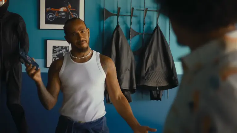 „Vegyél újat, gazdag vagy!” – Hamilton találkozása egy humoristával és a mesterséges intelligenciával