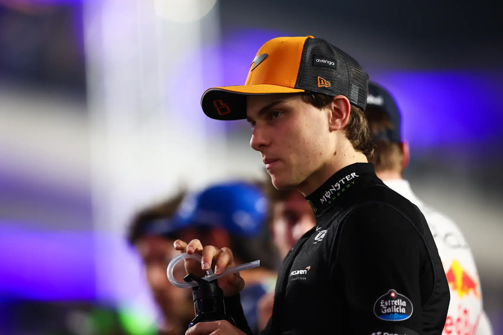 Piastrit lecseréli a McLaren, Leclerc testvére visszatér Abu-Dzabiban