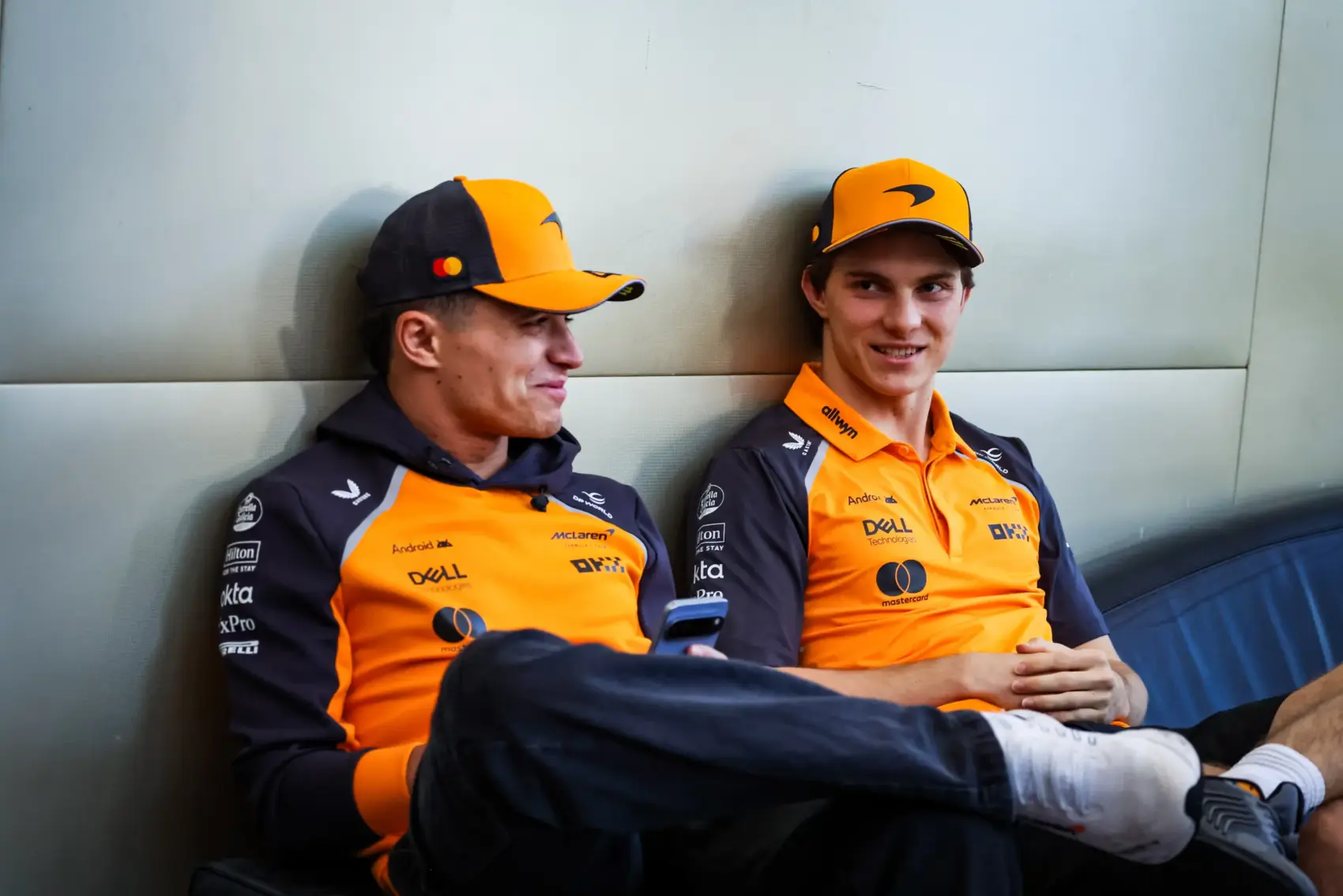 Norrisnak még nincs oka a mosolyra; Piastri a 11. helye ellenére a pole-ért küzdene