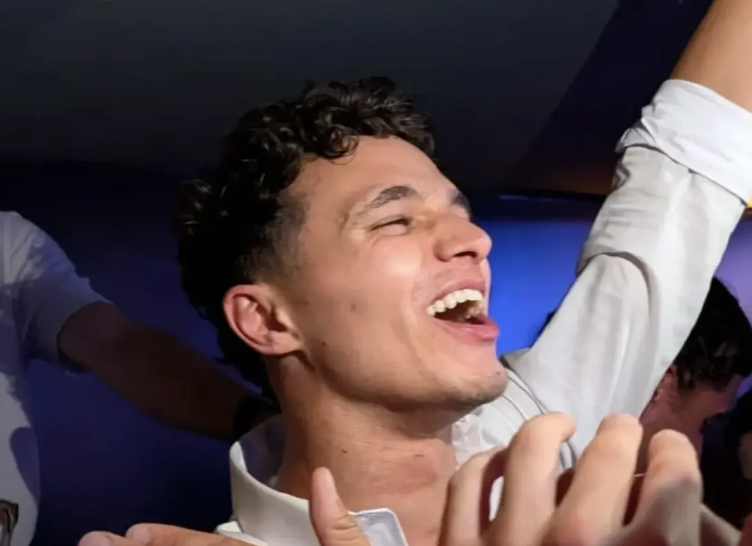 Könnyek, másnaposság és 45 millió forintnyi dollár elbulizása – így ünnepelte Norris a vb-címet