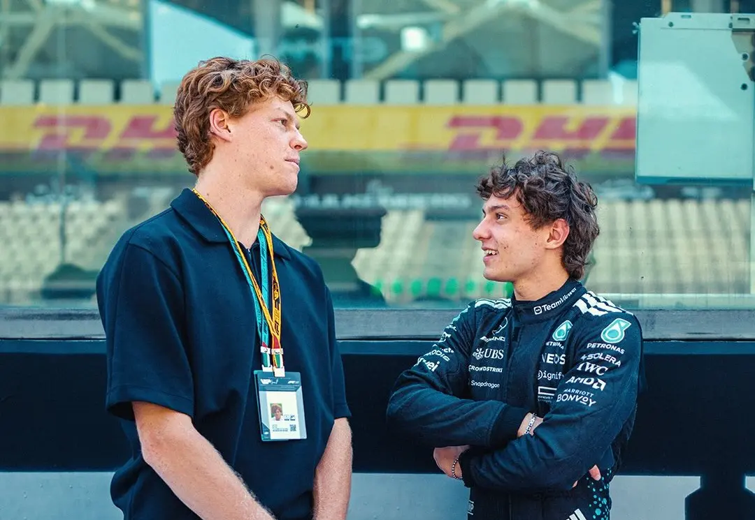 Autóversenyző lenne a világ egyik legjobb teniszezője, Antonelliék segítenek neki ebben