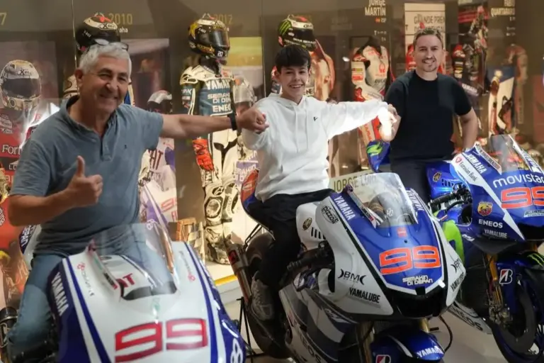 Új projektet hirdetett meg Lorenzo, meg is van az első versenyzője