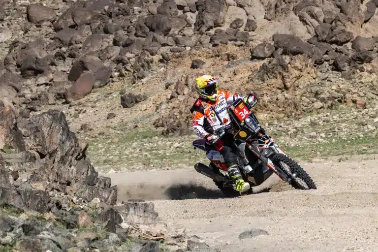 Branch büntetése után Canet folytatta remeklését, Gyenes kategória 10. a Dakar első szakaszán