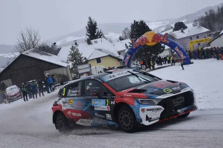 Simon Wagner vezet a Janner Rallyn, komoly hátrányban a külföldi sztárok