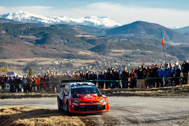 Ogier nyerte a szinte “láthatatlan”, végül törölt gyorsaságit, Solberg vezet a Montén