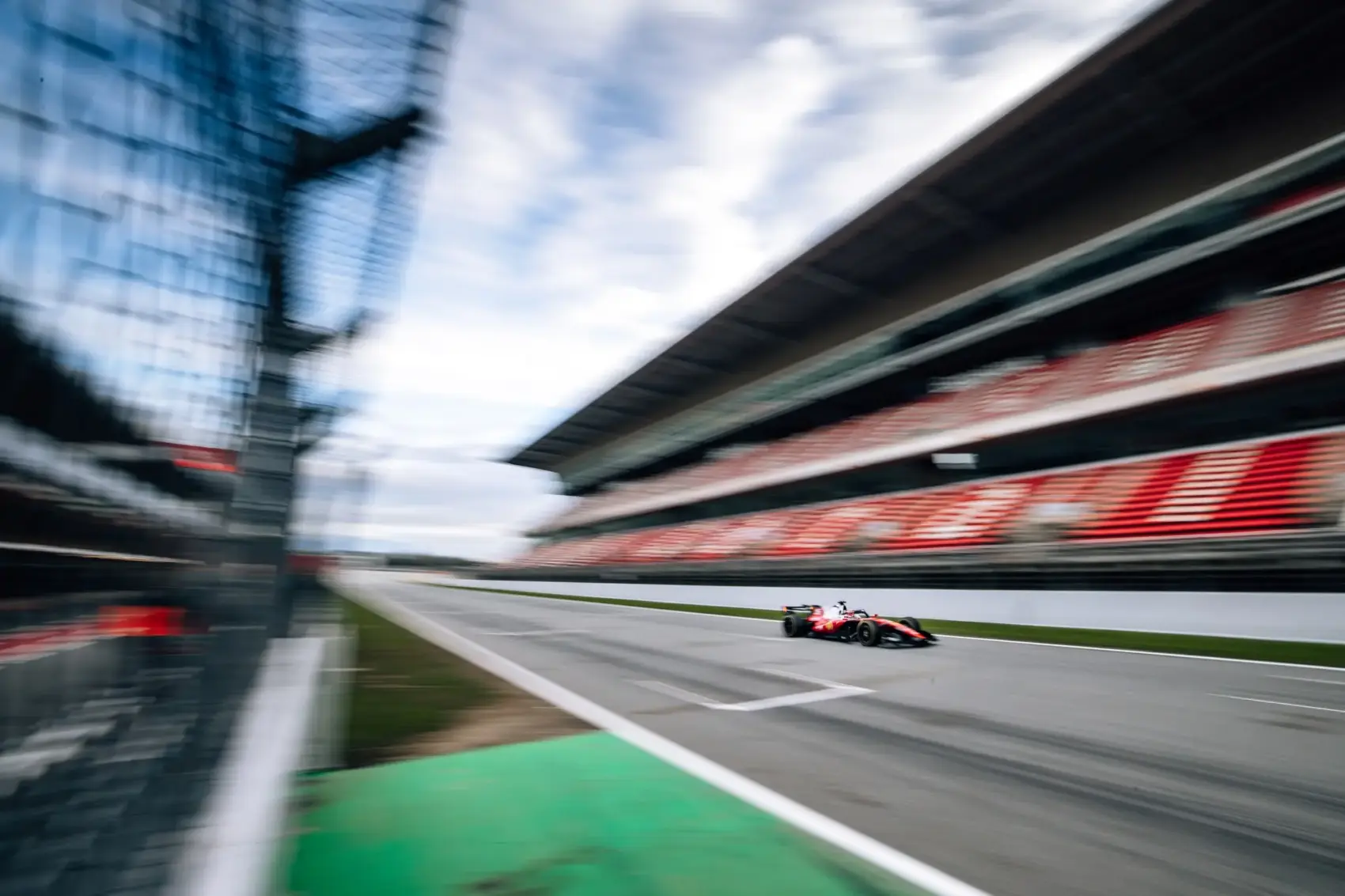 Így próbálja meg elhallgatni a valóságot a rajongói elől az F1