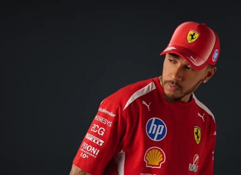 Hamilton 41 évesen átváltozásra készül: idén másfajta versenyző lesz, mint korábban