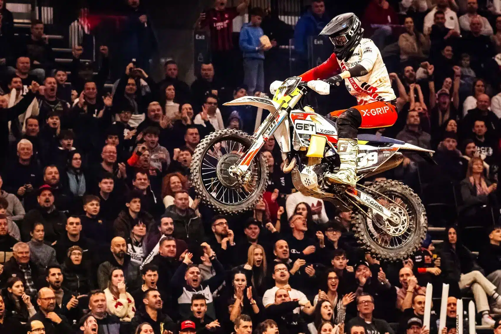 Drámai véghajrát hozott a második futam, Zsigovits Norbert ezüstérmet szerzett a Superenduro GP of Hungaryn