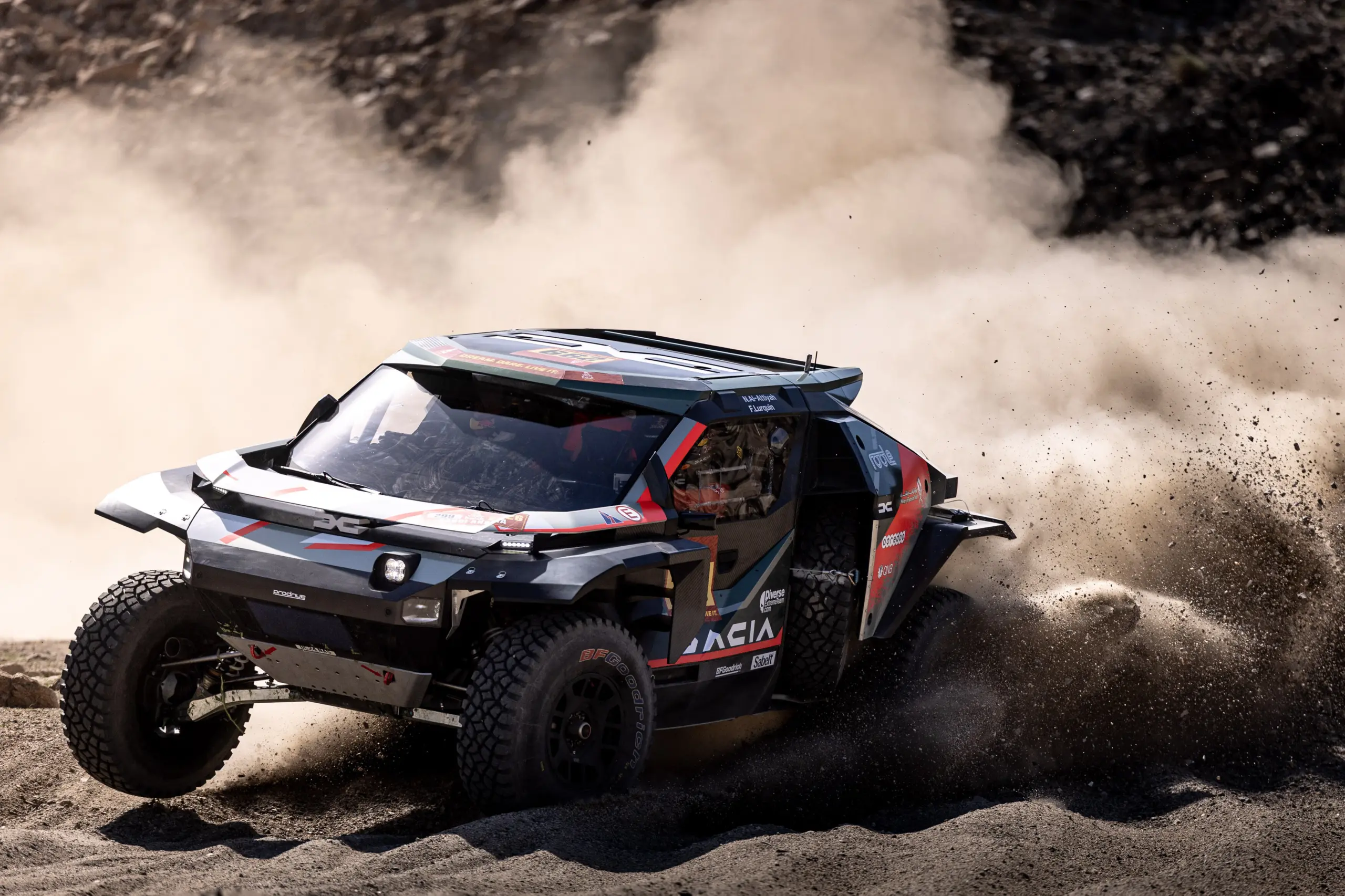 Al-Attiyah nyert Loeb előtt, a katari versenyző pihenhet az első helyen a Dakar hatodik szakasza után