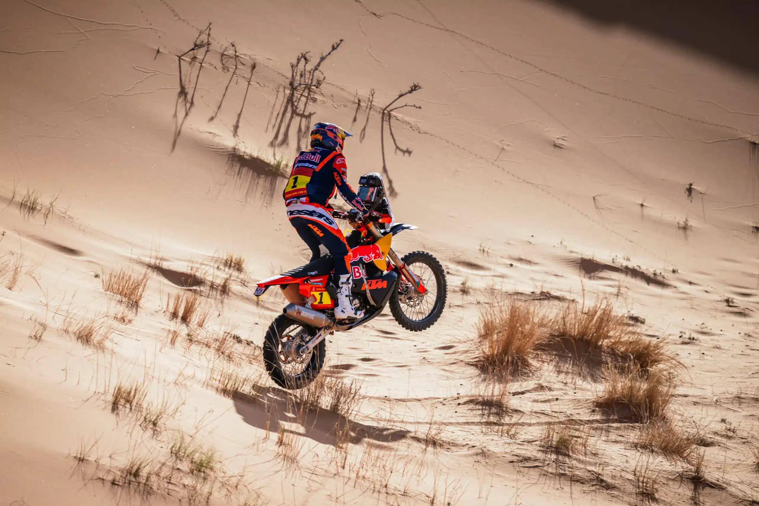 Sanders büntetése után is megtartotta vezető helyét a Dakar 6. szakaszán, Gyenes is elért Rijádba