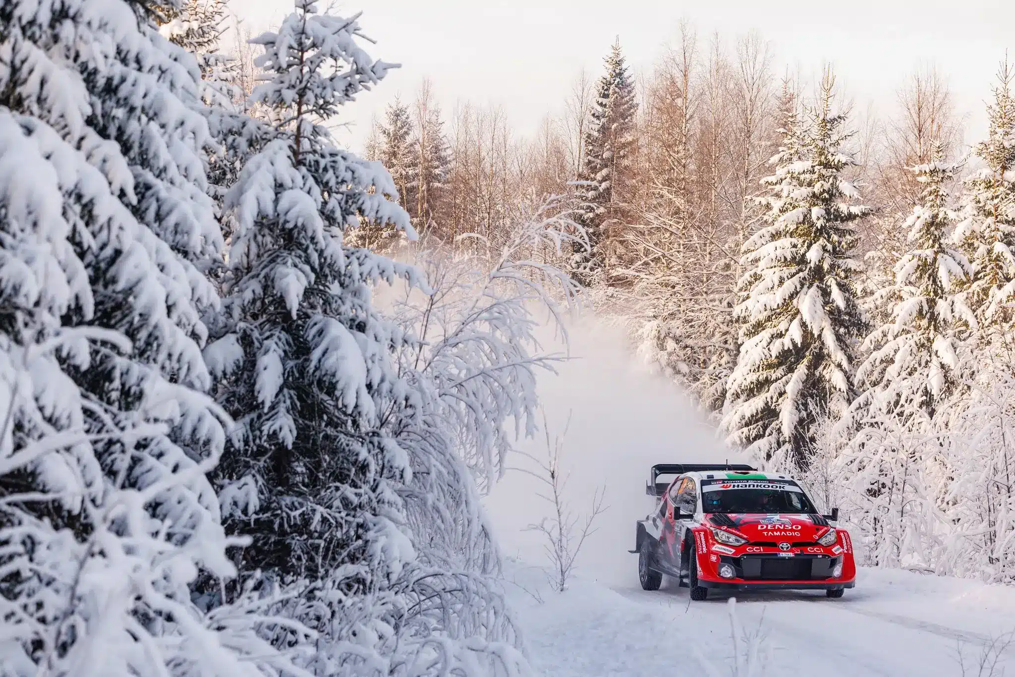 Evans visszavette a vezetést, Solberg átugrotta a Hyundai versenyzőit a Svéd Rallyn