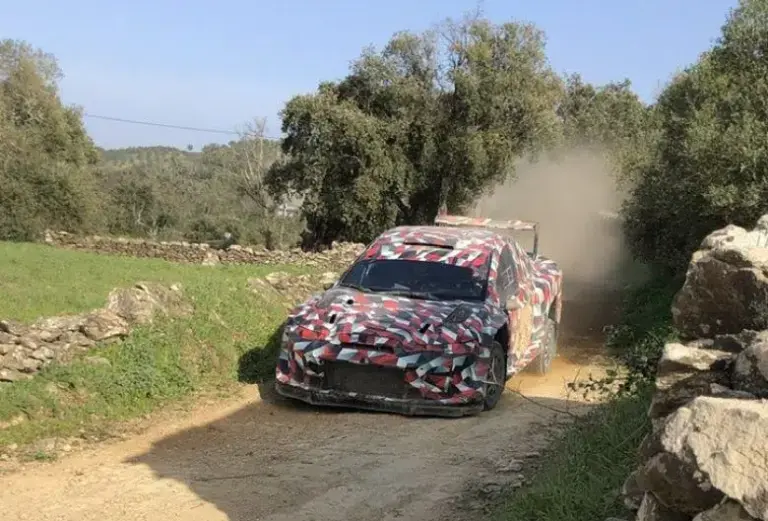 Mennyire lesz versenyképes a Rally2-es autó a WRC27-hez képest?