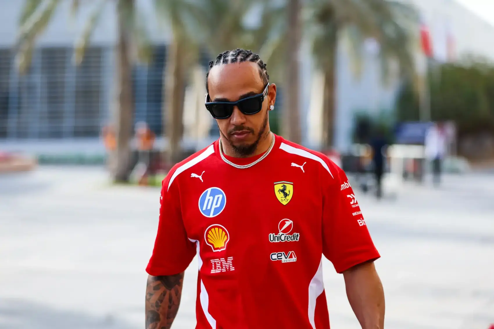 Hamilton azt hitte, közel 10 másodperccel lassabb a Ferrarija