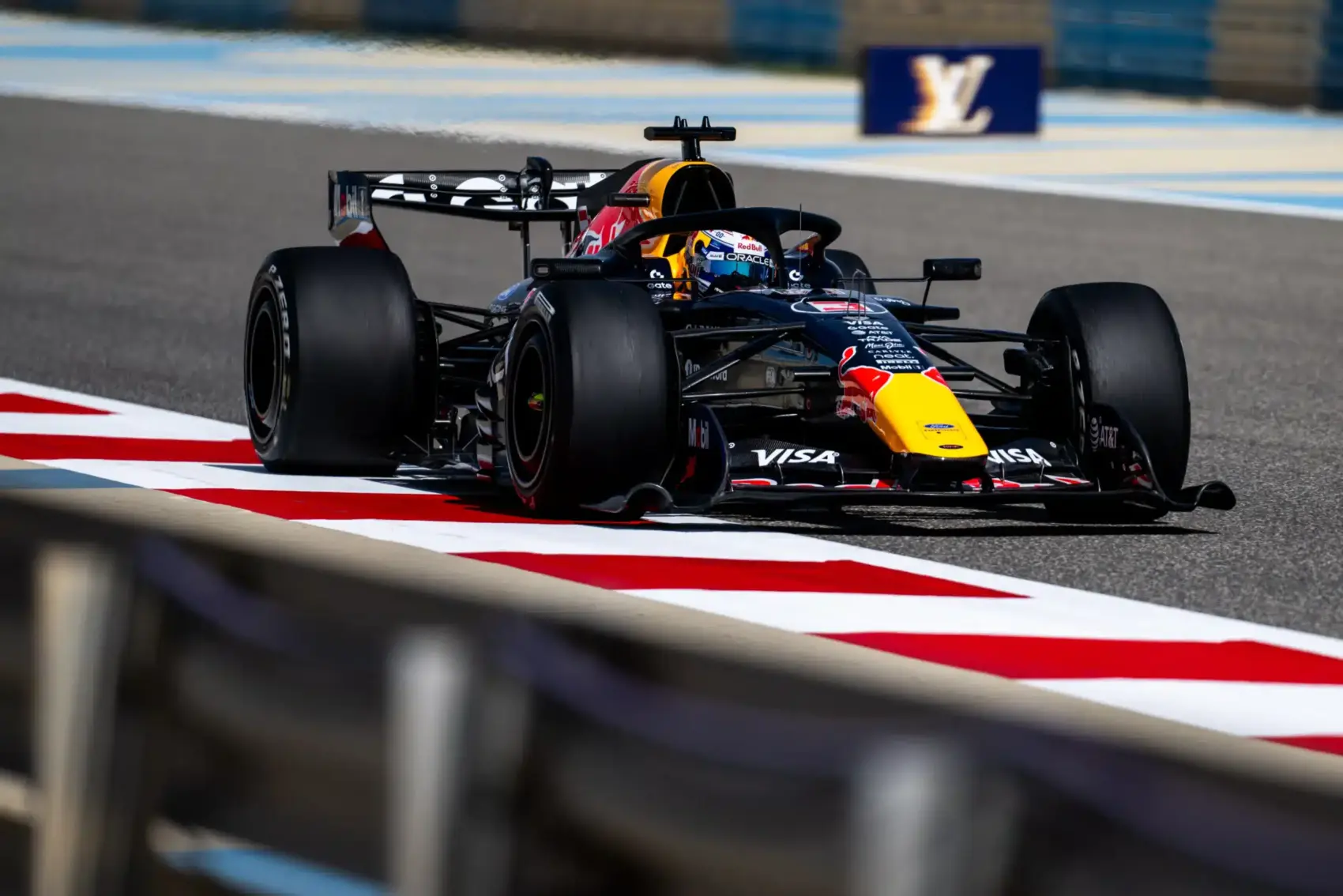 Itt a fordulat? – a Mercedes szerint körönként 1 másodpercet ver rájuk a Red Bull az egyenesekben