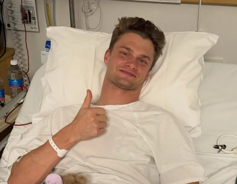 A kórházi ágyból üzent a versenyirányításnak a bathursti baleset sérültje