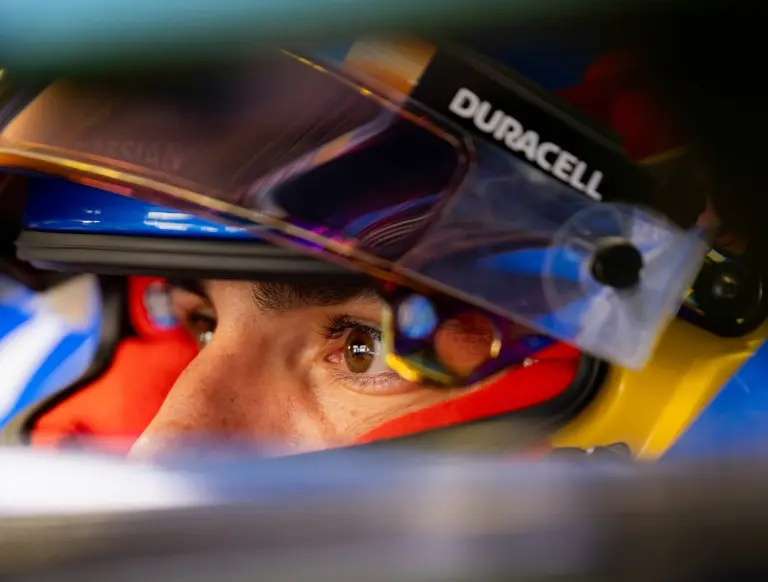 Sainz már nyúl a kalapért, ha itt egy csapat mindenkit kenterbe ver idén az F1-ben