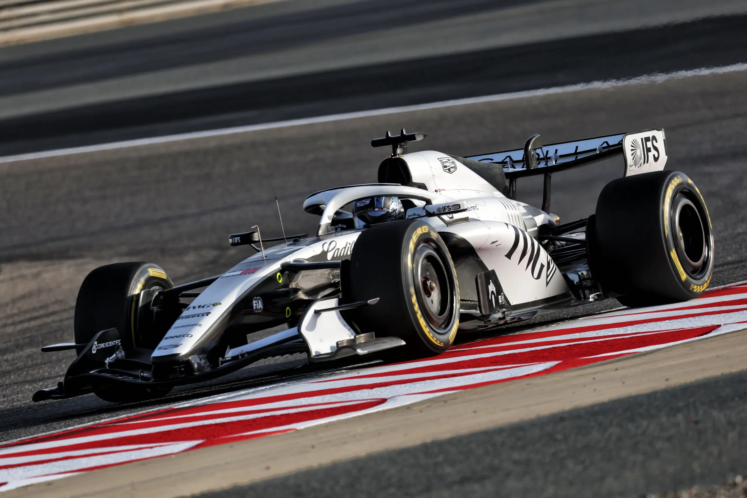 Elköltöttek egy vagyont, beperelték őket, majd leigazolta Hamilton jobbkezét az új F1-es csapat