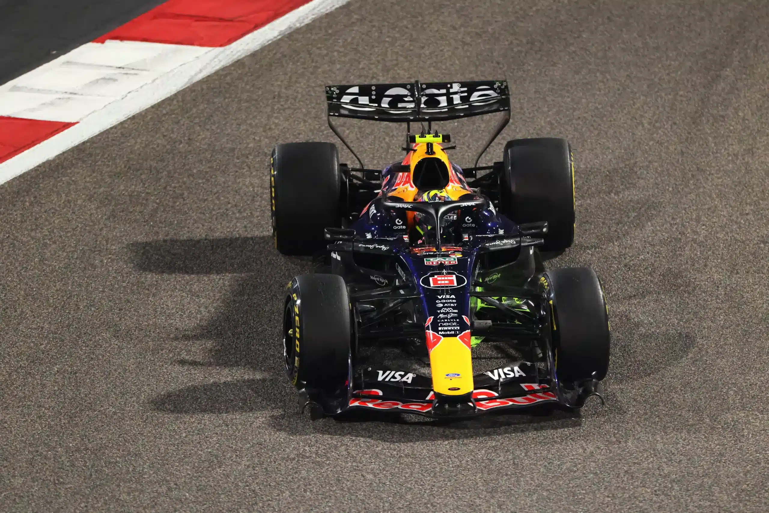 Egyedül Verstappen hagyta ki a szerdai tesztet, de a Red Bull napját látva még örülhet is neki