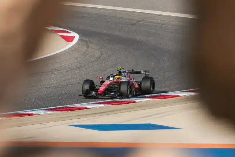 „Rakétaként hagyunk le mindenkit” – verhetetlenek lehetnek a Ferrarik az F1-es rajtoknál