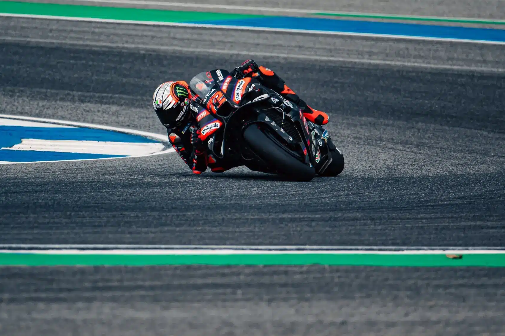 Bezzecchi a bukása ellenére megverte Marc Márquezt, Bagnaia a Q1-ben ragadt az első idei időmérőn