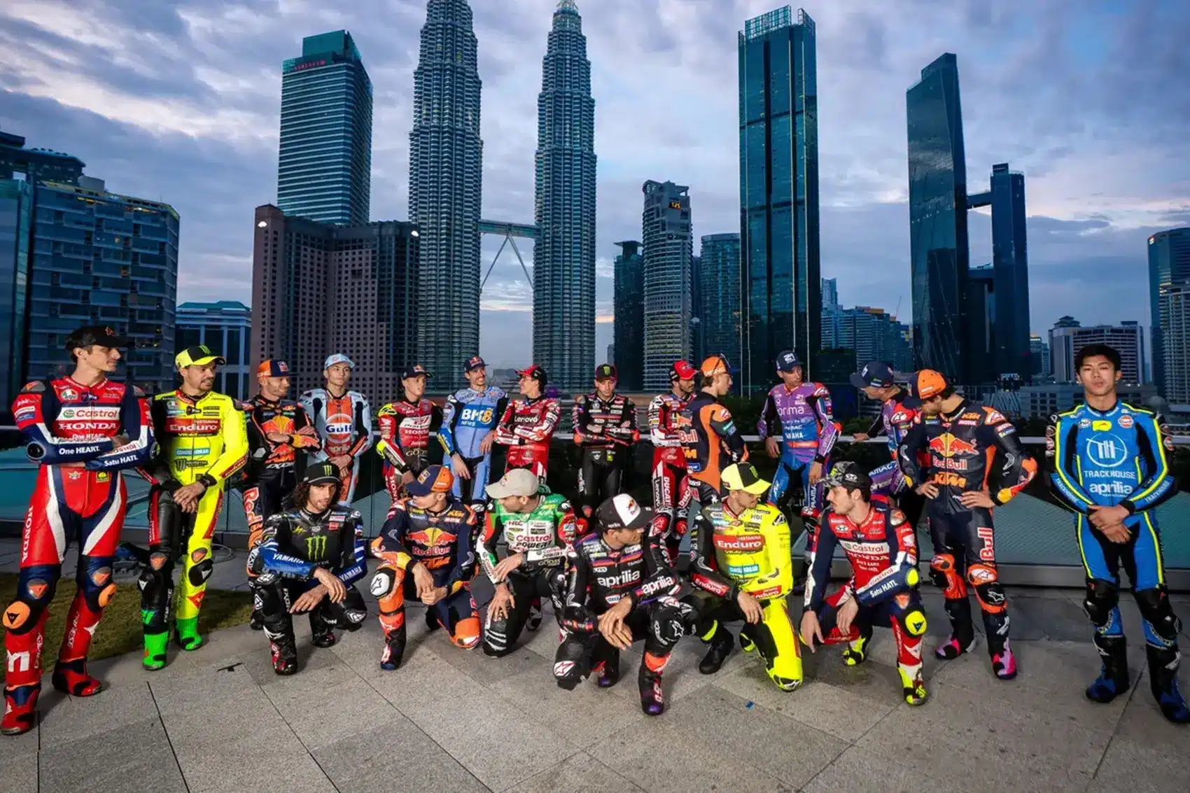 Ikonikus helyszínen készültek el az idei első MotoGP-csoportképek (fotók)