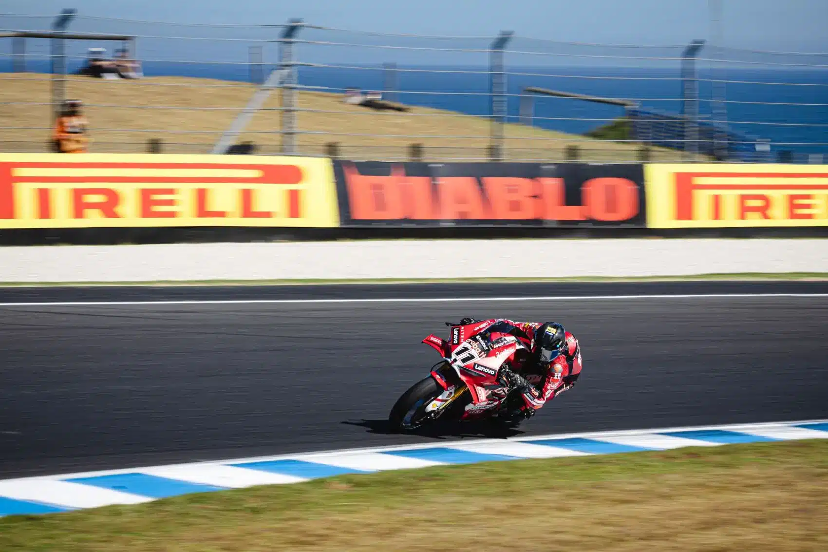 Bulega a pocsék rajt ellenére is simán nyerte a Phillip Island-i Superpole versenyt