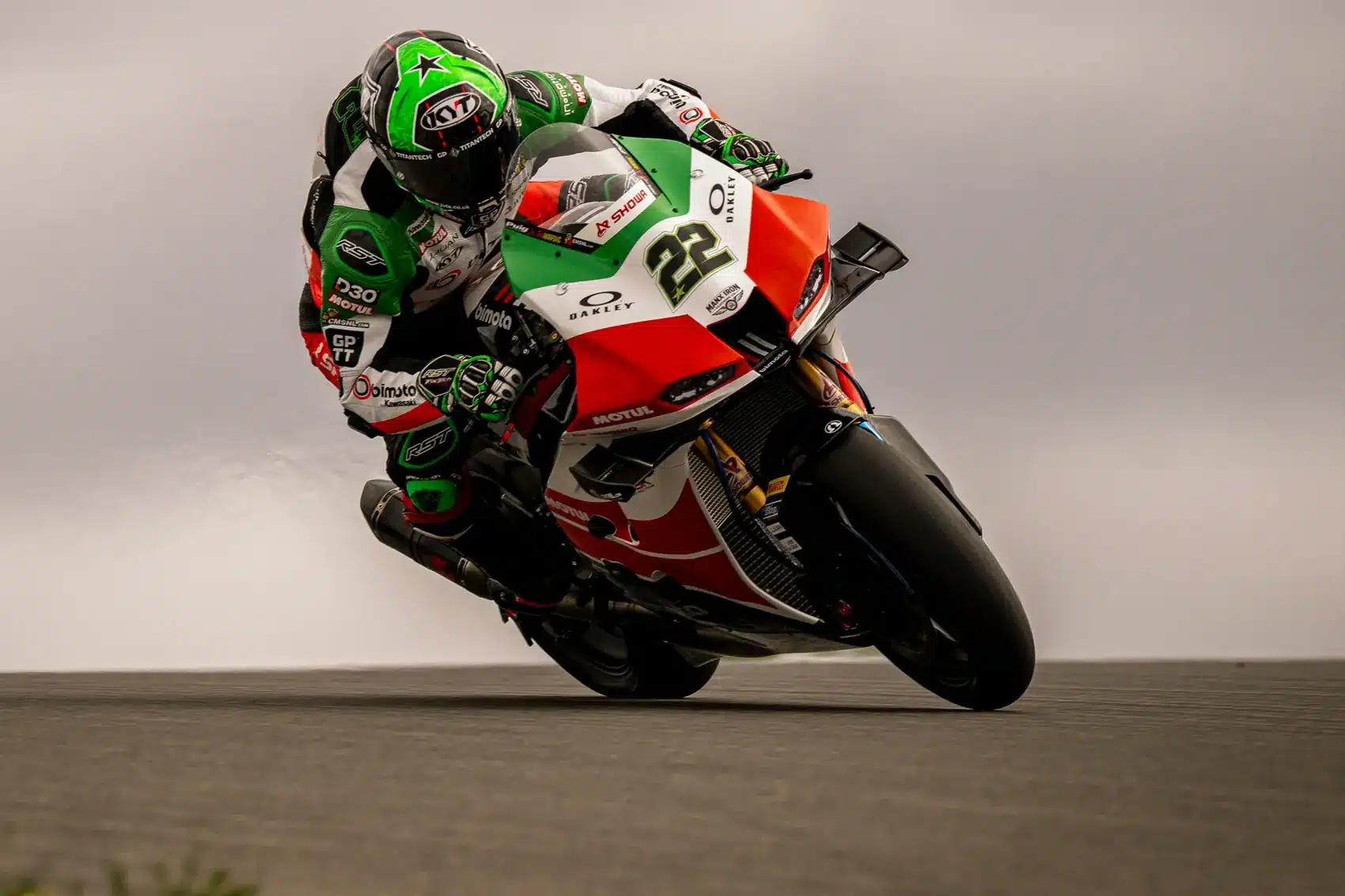 Újabb Superbike-vb-tesztet mosott el az eső, Alex Lowes zárt az élen a furcsán bukó Bulega előtt