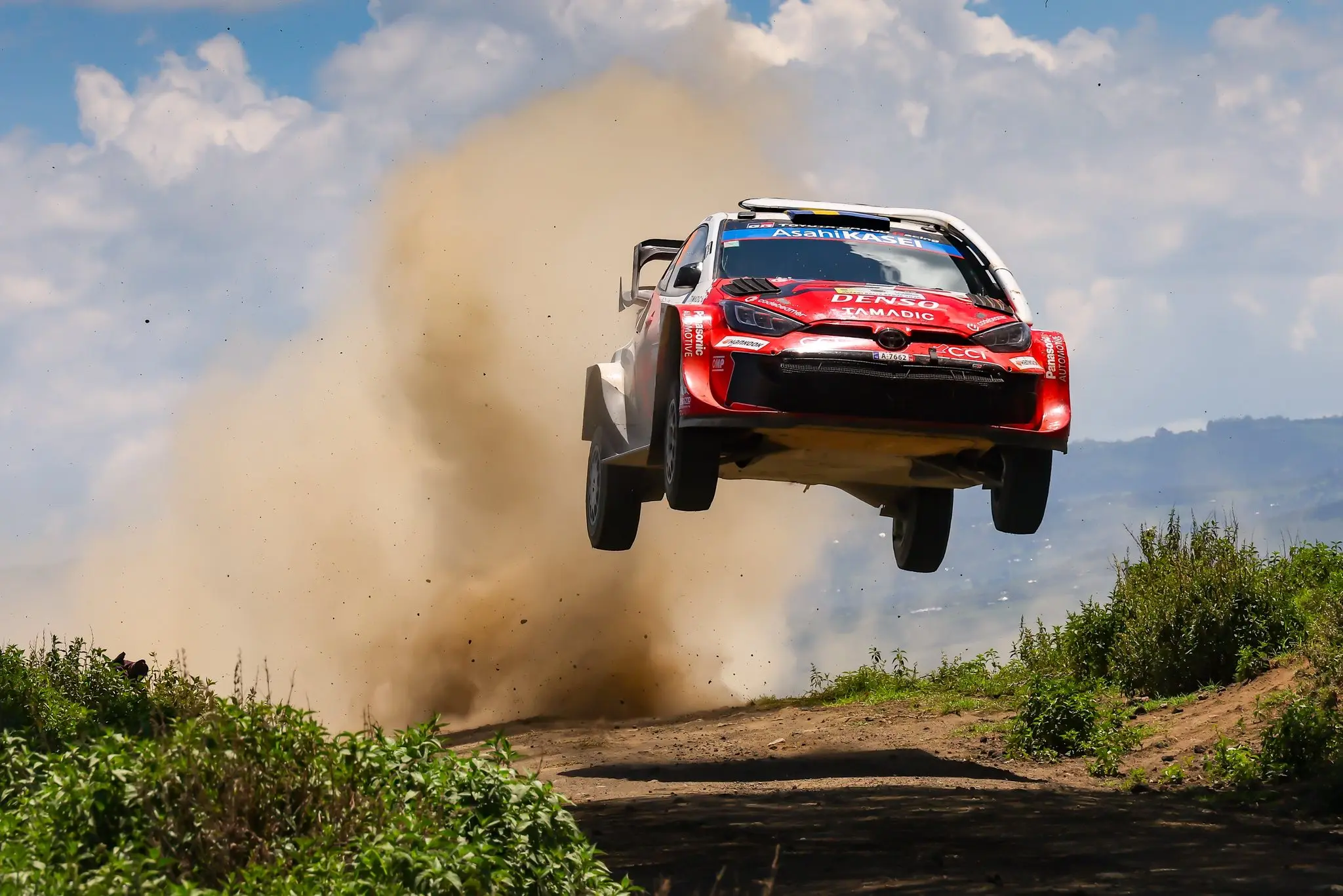 Katsuta a győzelem kapujában, Solberg vette át a vezetést vasárnap Kenyában