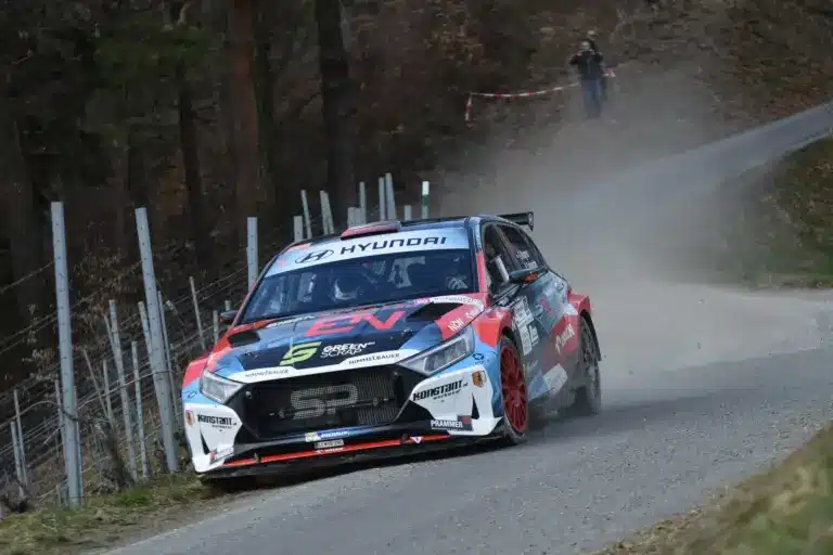 A horror baleset után Wagner nyerte a Rebenland Rallyt, magyar dobogósok a Mitropa Kupában
